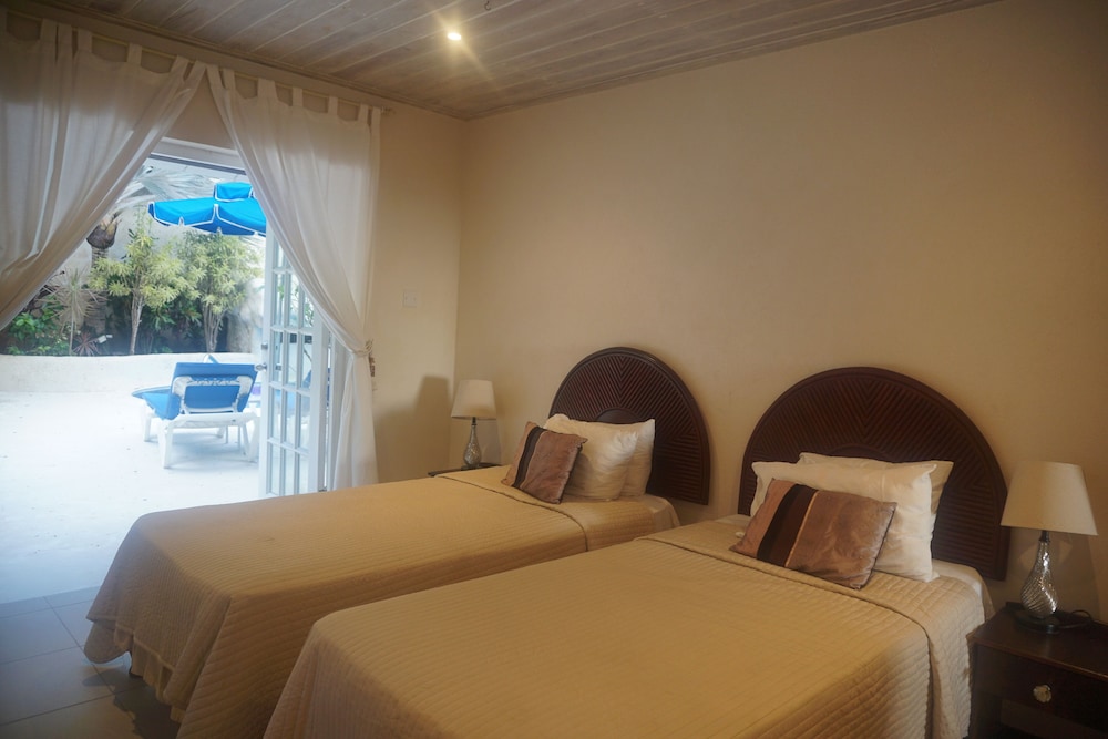 Exclusive Room, 2 Bedrooms, Pool Access, Partial Ocean View