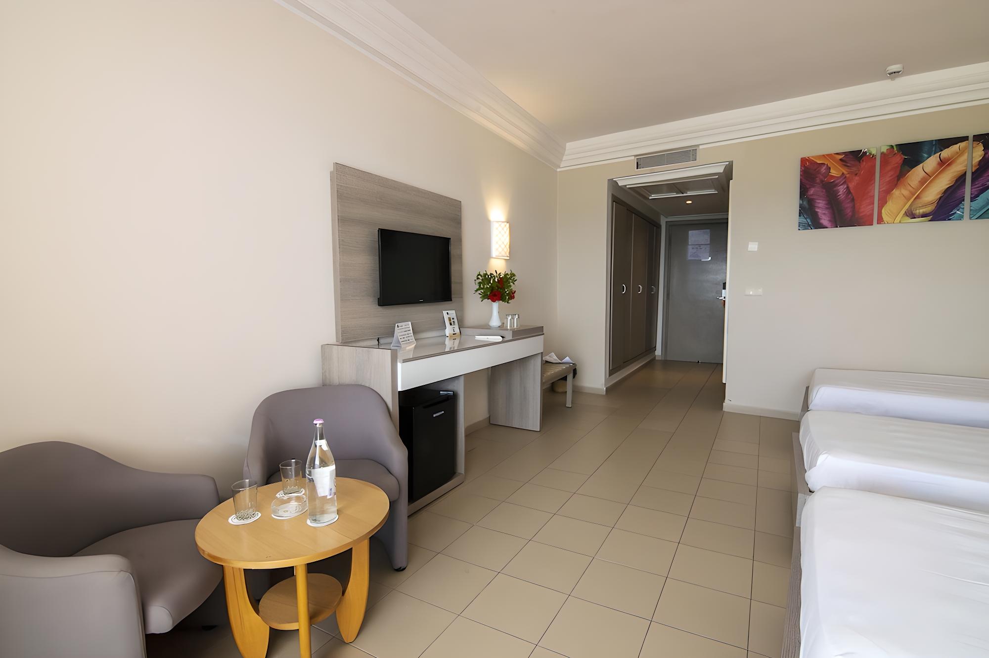 Standard Quadruple Room, City View photo 3