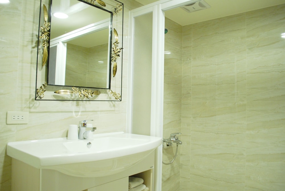 Classic Twin Room - Photo 6