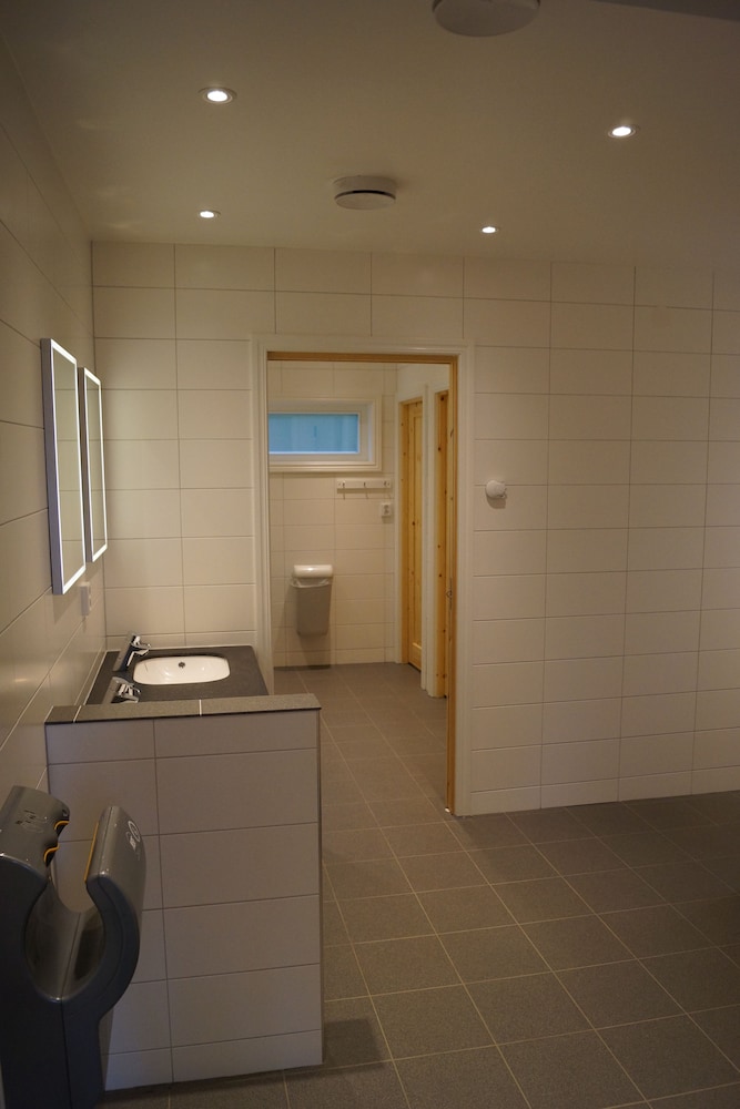 Cottage, Shared Bathroom (2) photo 3