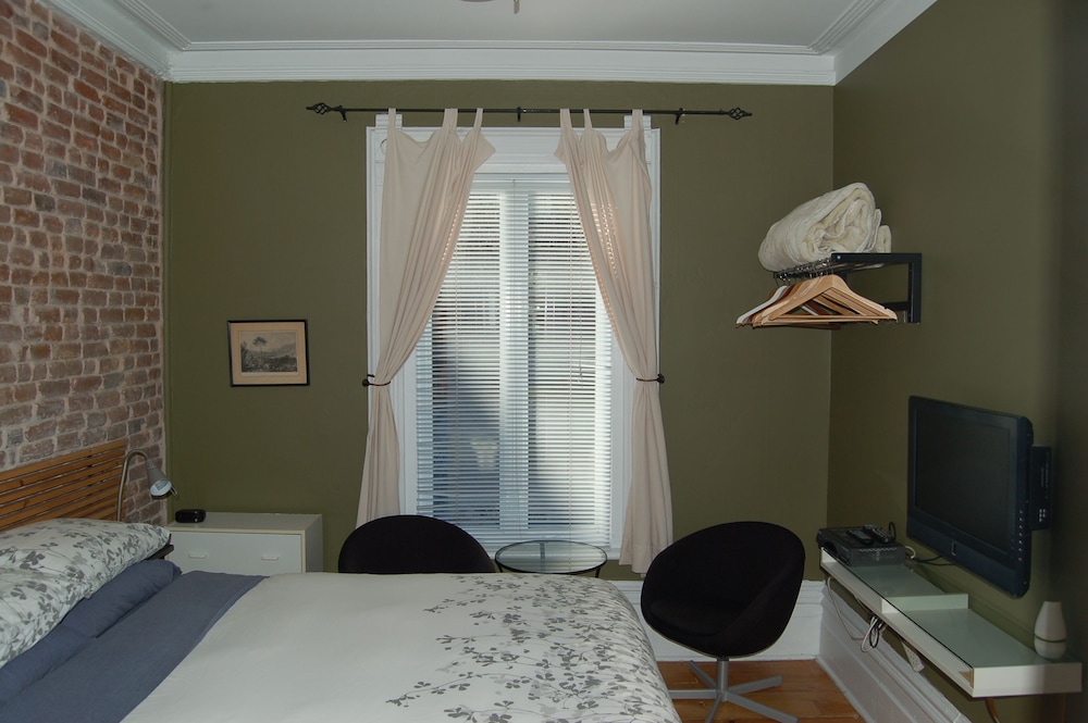 Standard Room, 1 Queen Bed, Private Bathroom