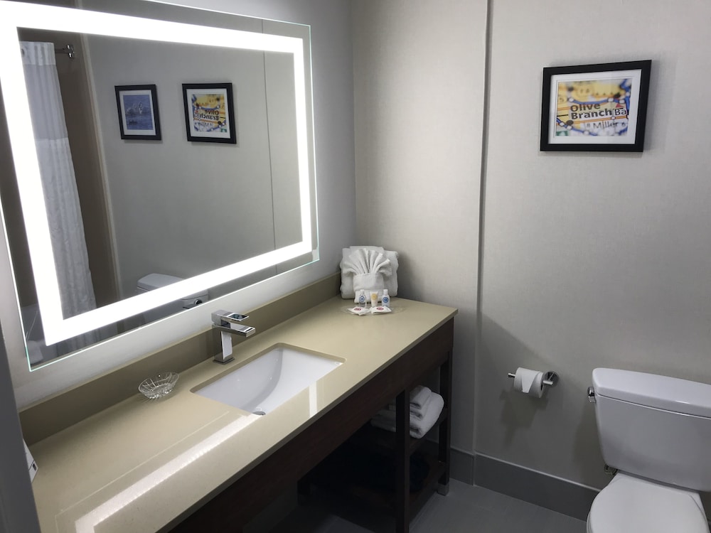 Suite, 2 Queen Beds - Photo 10