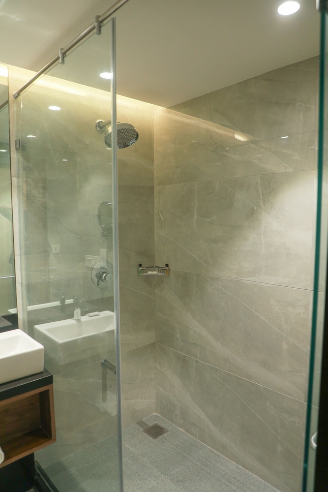 Executive Room - Photo 7
