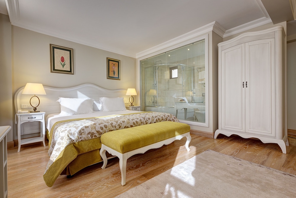 Queen Suite photo 1