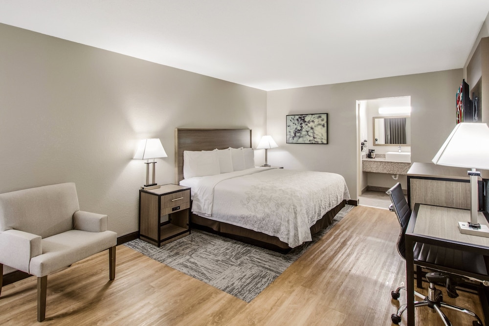Superior Room, 1 King Bed (Smoke Free) - Photo 2