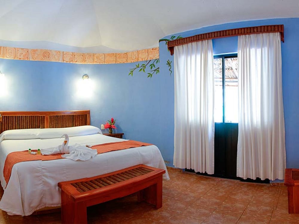 Basic Double Room, 2 Double Beds, Non Smoking - Photo 4
