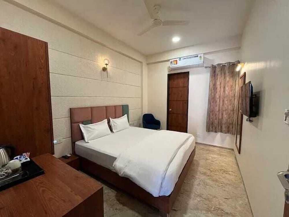 Standard Double Room, City View