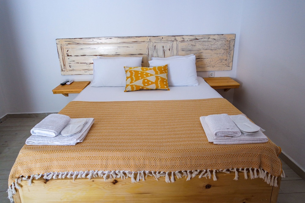 Deluxe Double Room, 1 Queen Bed, Garden View photo 3