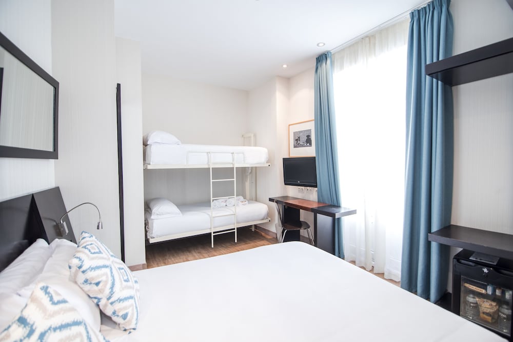 Quadruple Room - Photo 3