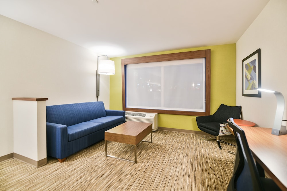 Suite, 2 Queen Beds, Accessible (Communications) photo 3