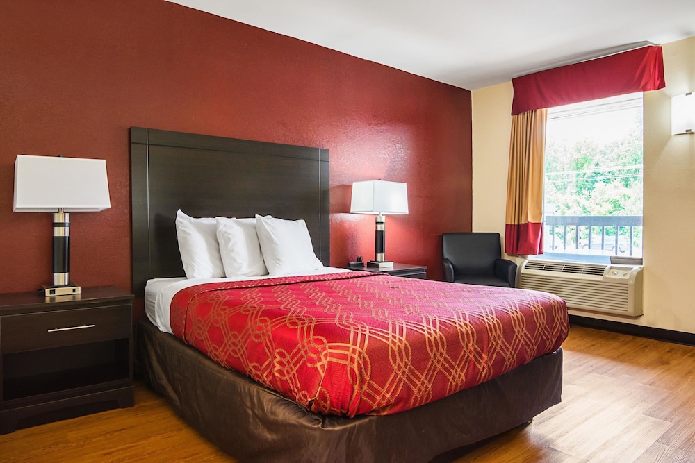 Standard Room, 1 Queen Bed, Non Smoking - Photo 8