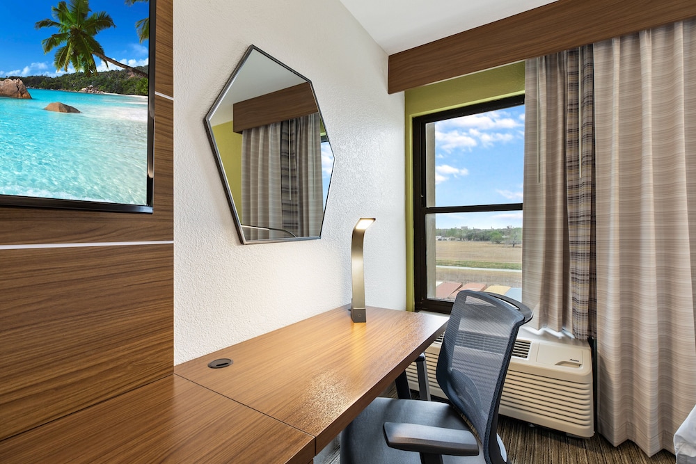 Standard Room, 2 Double Beds - Photo 1