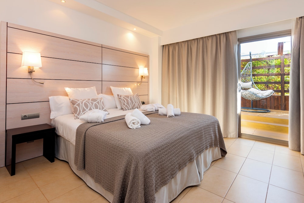 Deluxe Double Room, Balcony (Superior) - Photo 1
