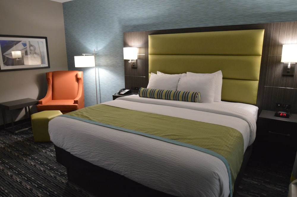 Suite, 1 King Bed with Sofa bed, Accessible, Bathtub (with Sofabed) photo 1