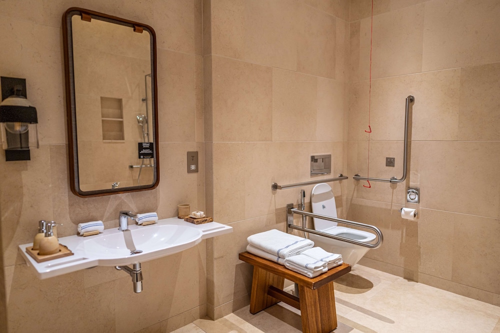 Deluxe Room, 1 King Bed, Accessible