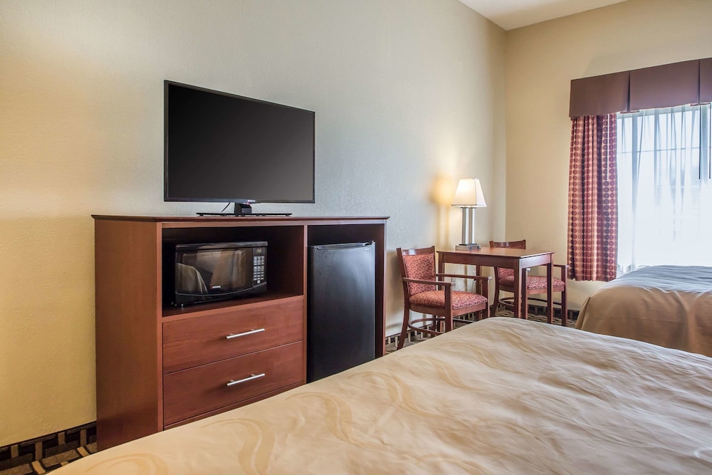 Standard Room, 2 Queen Beds, Non Smoking - Photo 6