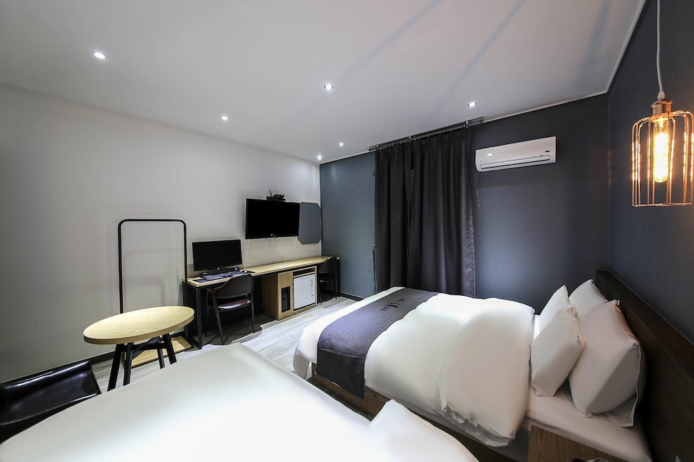 Premium Twin Room photo 3