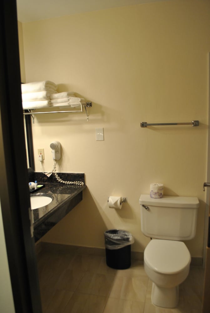 Executive Room, 2 Queen Beds, Non Smoking - Photo 6