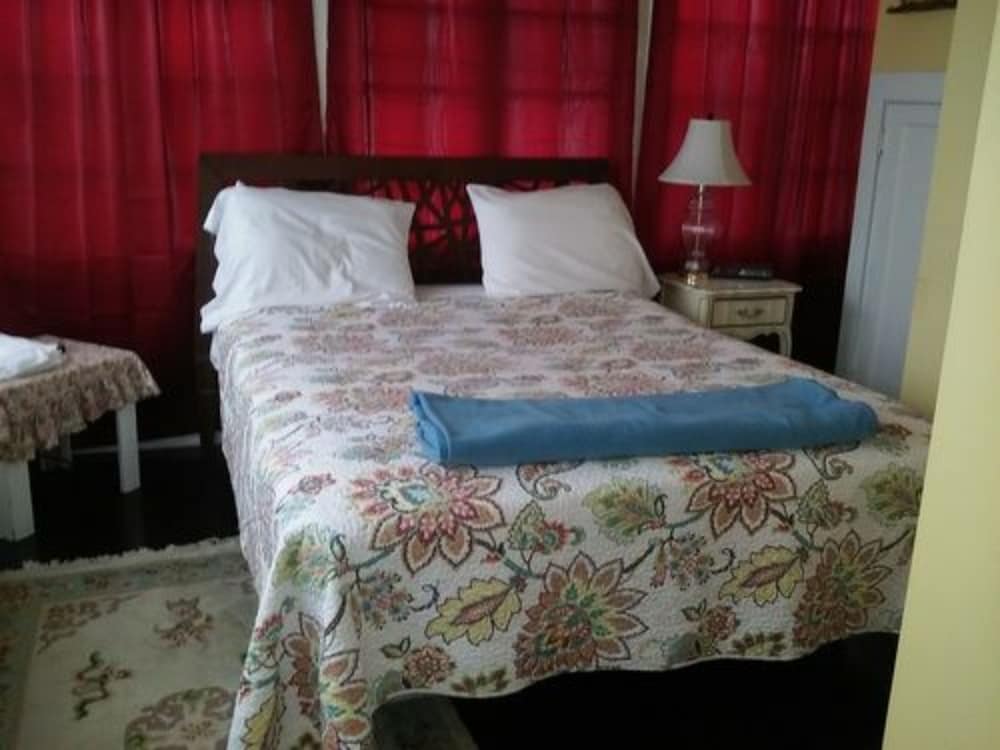 Comfort Double Room Single Use, Private Bathroom (Annie's Suite) photo 1