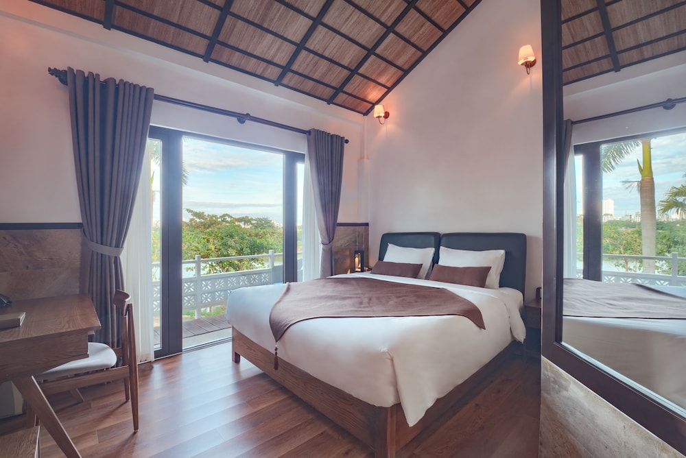 Superior King Upper Garden & River View - Onsen, Sauna, Steam Sauna Inclusive