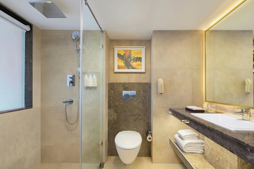 Executive Suite, 1 King Bed, City View - Photo 3