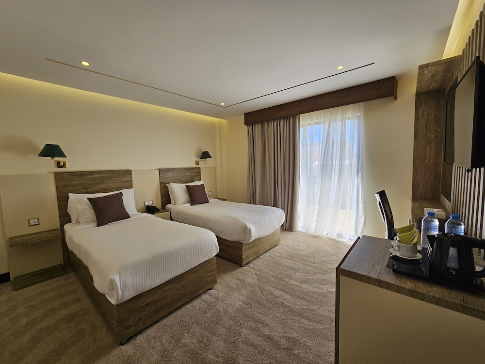 Standard Twin Room - Photo 4