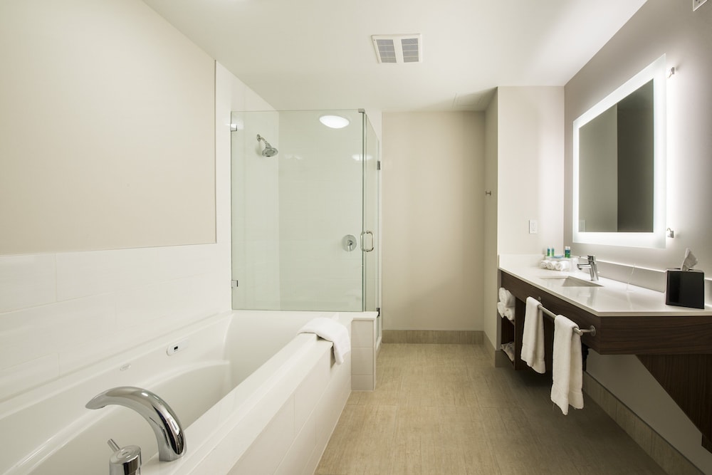 Suite, 1 King Bed with Sofa bed, Jetted Tub photo 1