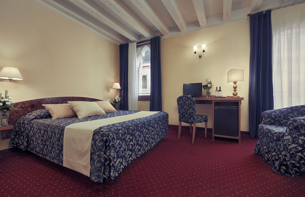Standard Double or Twin Room photo 1