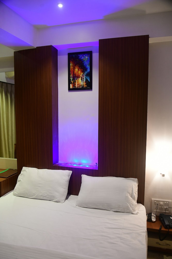 Executive Room - Photo 6