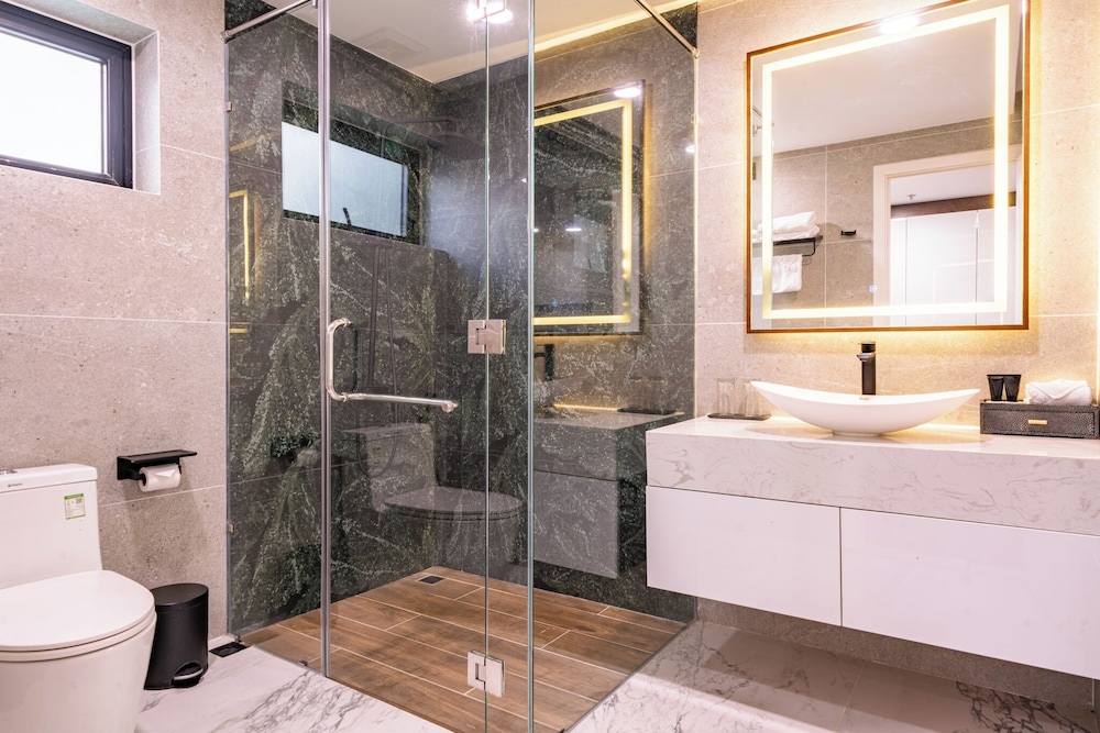Royal Suite, 2 Bedrooms - Photo 15