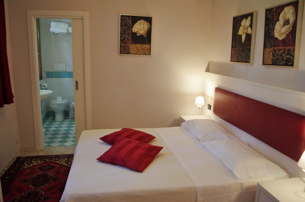 Double or Twin Room photo 2