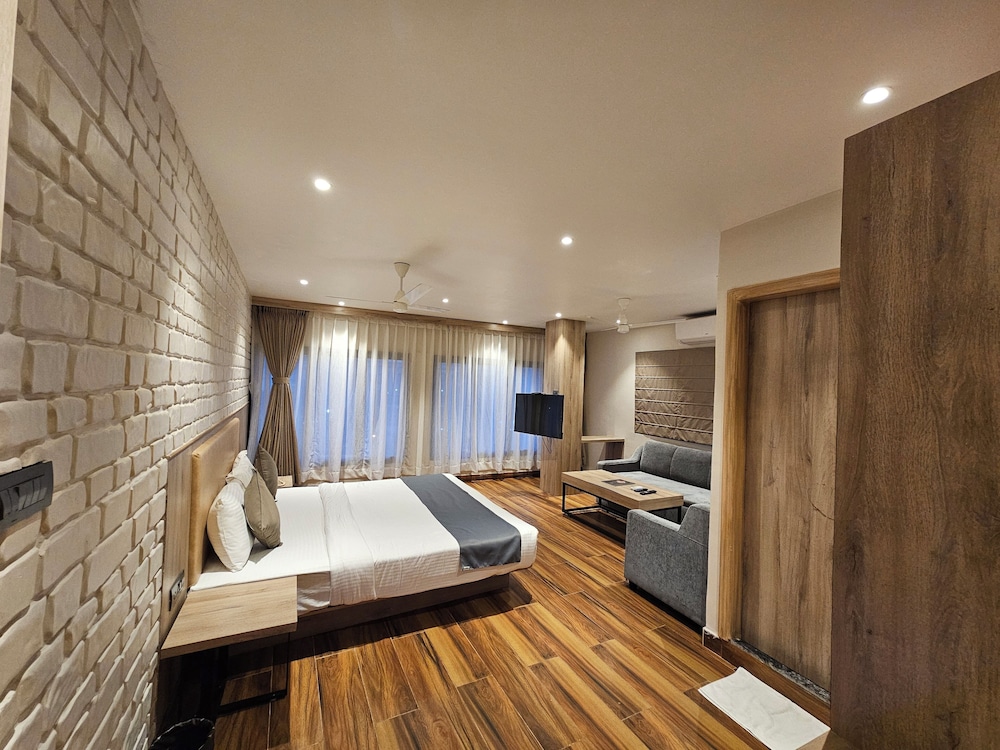 Luxury Double Room, City View