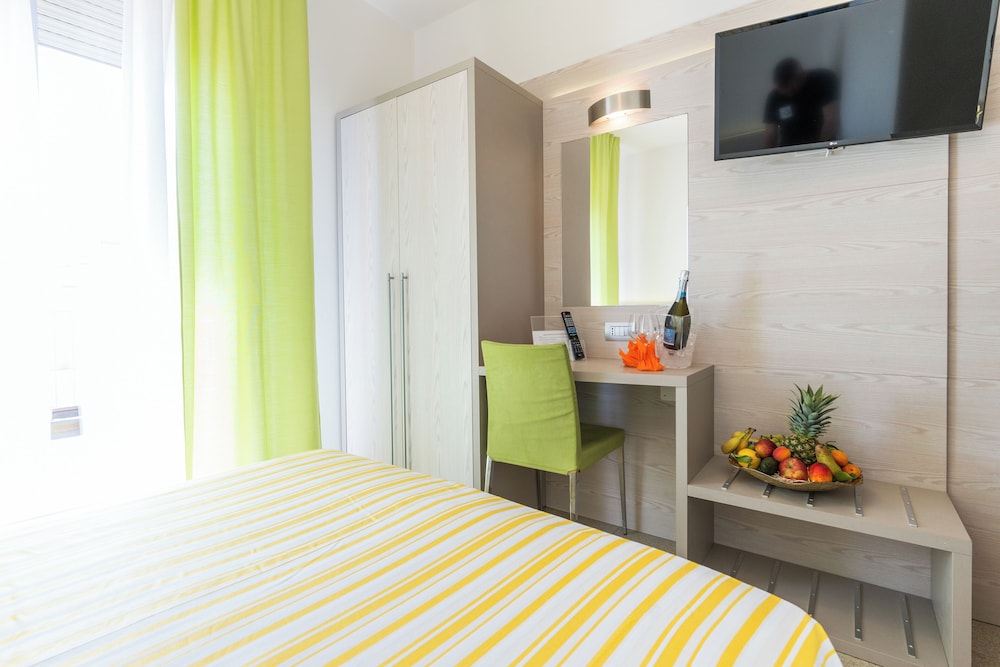 Single Room photo 2