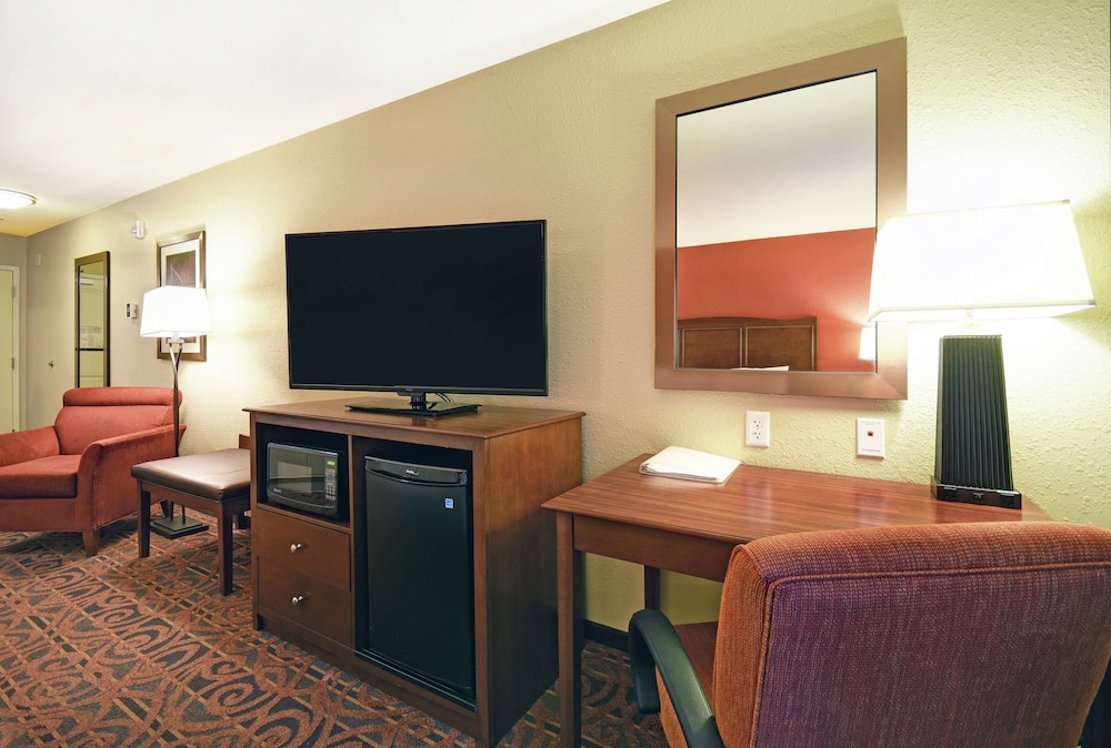 Suite, 1 King Bed, Non Smoking, Jetted Tub