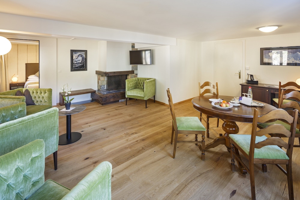 Suite without Balcony (Forest view, located at the rear of the Hotel) - Photo 6