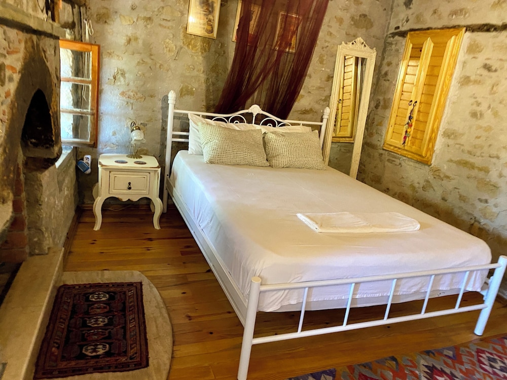 Suite, Partial Sea View photo 3
