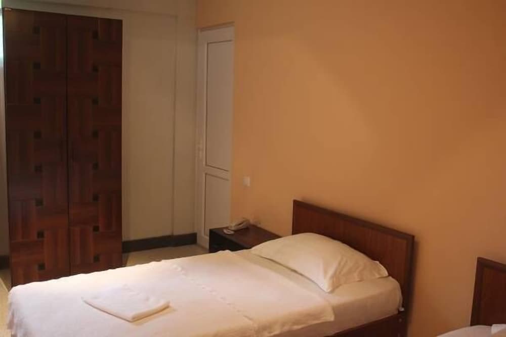 Economy Twin Room photo 2