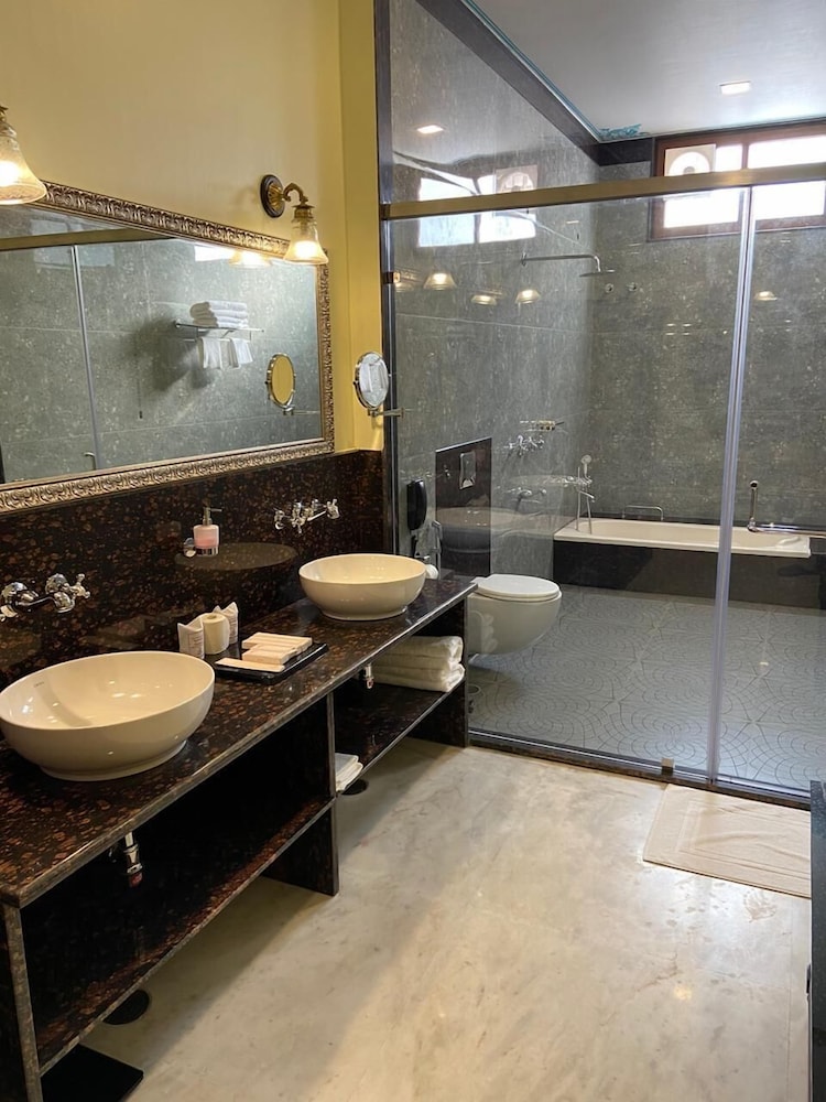 Royal Suite Room - Photo 19