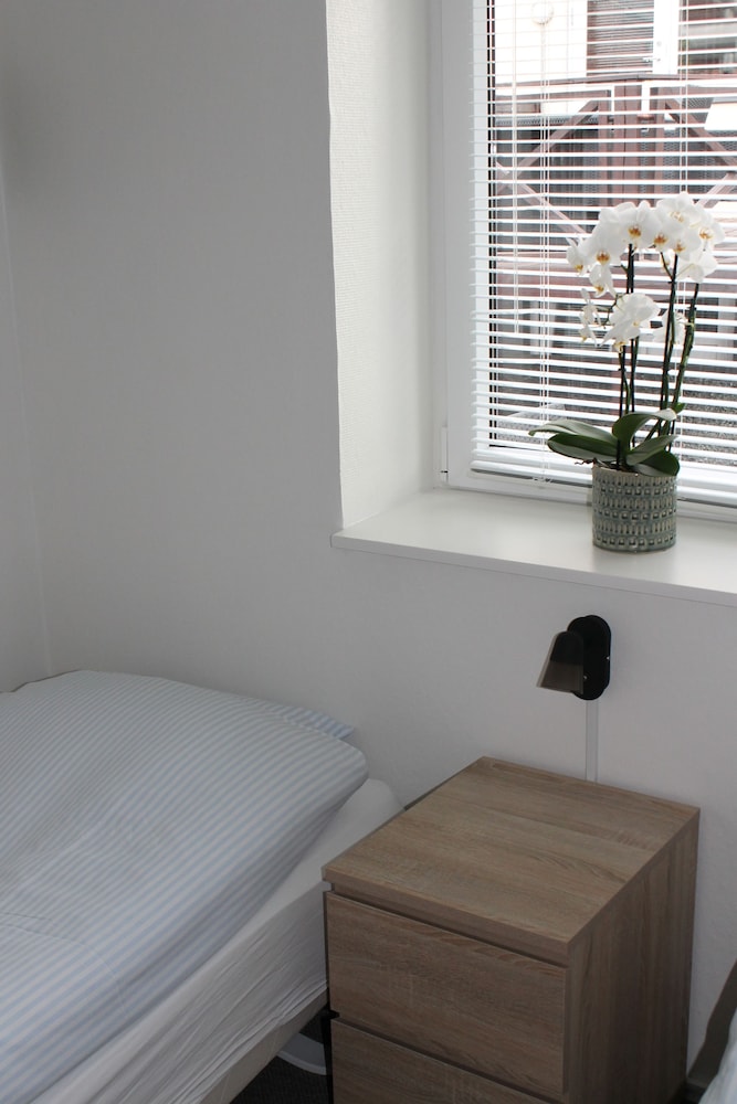 Single Room, Shared Bathroom photo 3