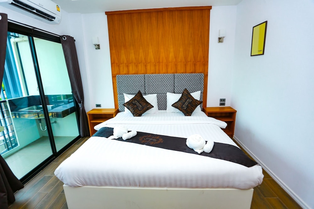Standard Room, 1 King Bed, City View photo 1