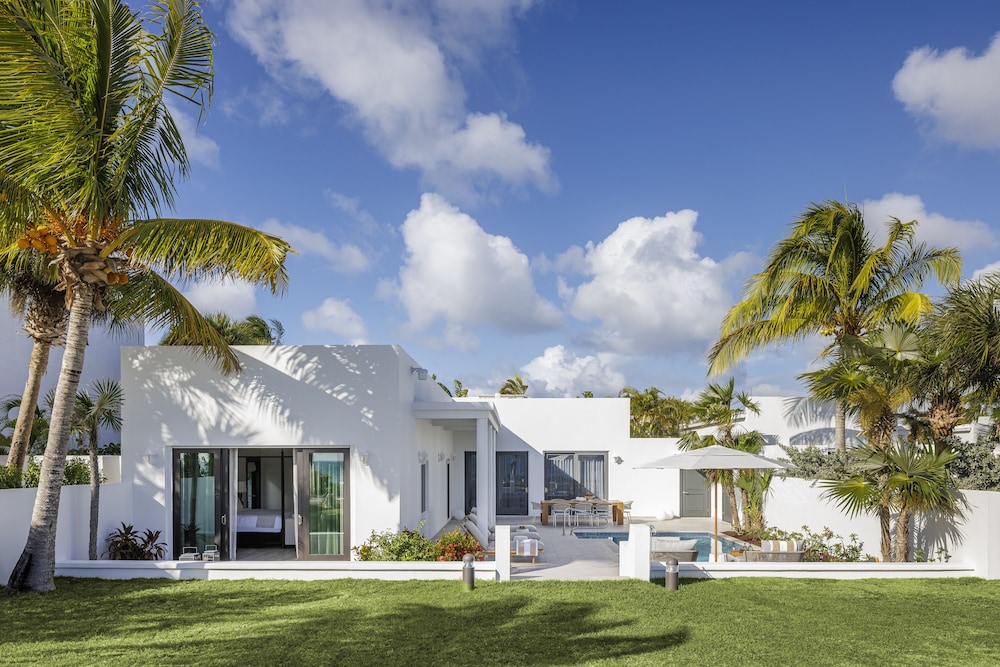 Three Bedroom Beachfront Villa At Rendezvous Beach