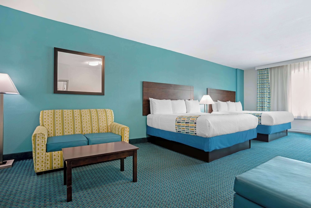Standard Room, Multiple Beds, Non Smoking, Refrigerator & Microwave (Larger Room;with Sofabed) - Photo 1