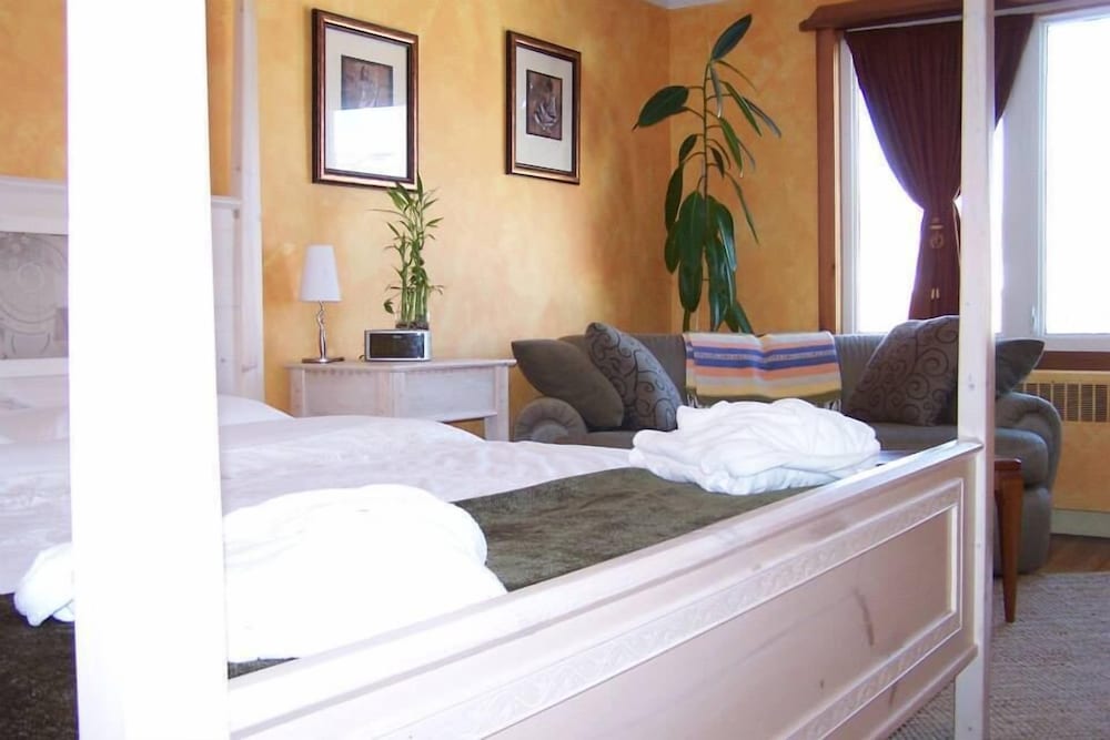 Room, 1 King Bed (Verra) photo 3