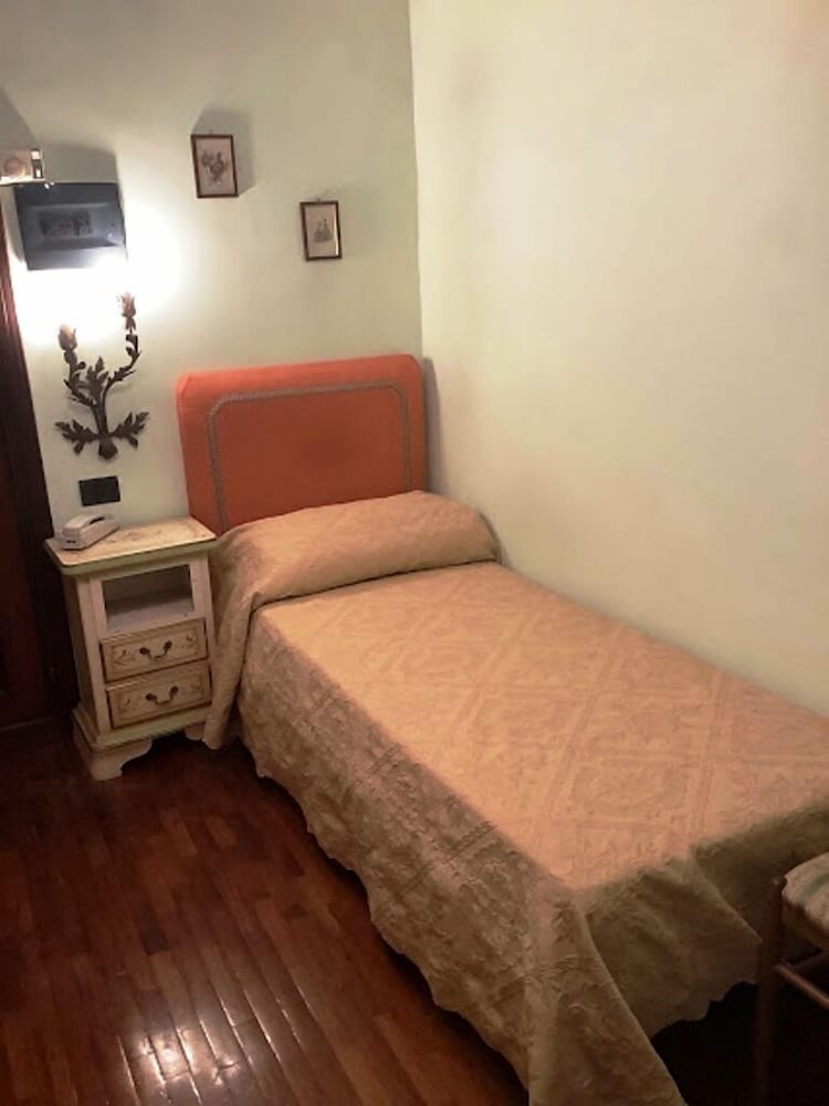 Basic Single Room photo 1