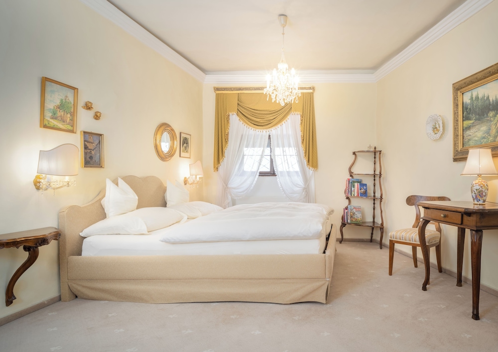 Traditional Suite photo 2