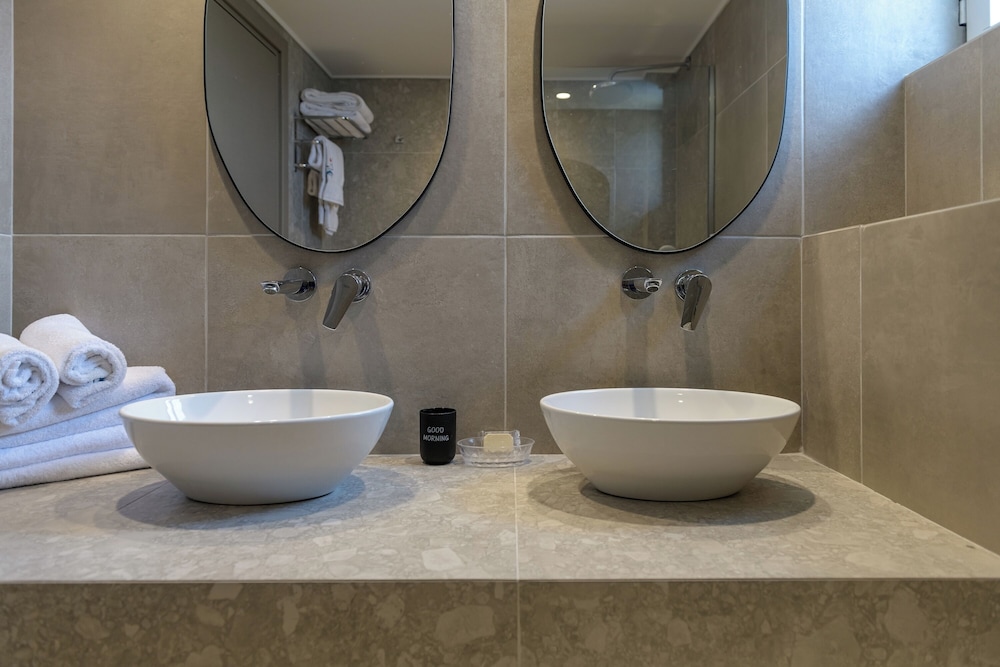 Deluxe Suite, Sea View - Photo 2