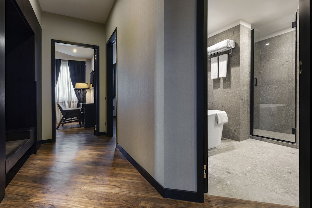 Family Room Deluxe photo 3