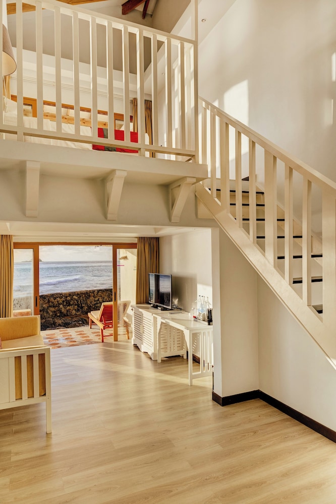 Bungalow, Garden Area