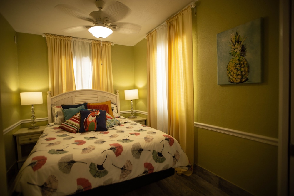 Deluxe Room, 1 King Bed