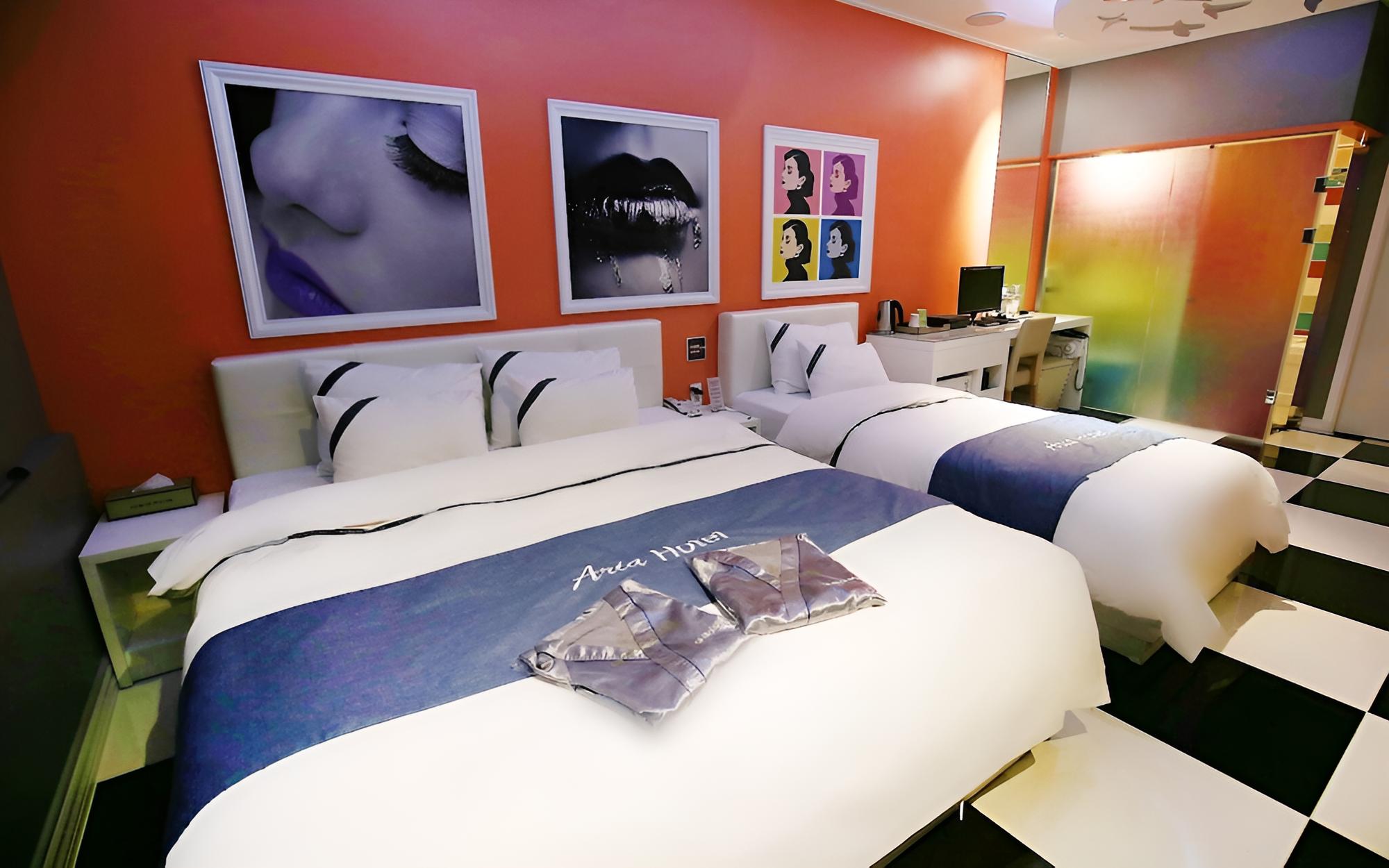Room (Deluxe twin / single bed + double bed) - Photo 6